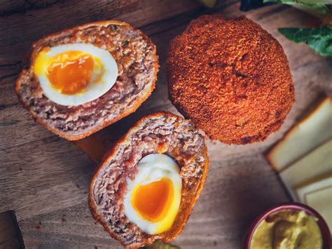  Scotch Egg z Dijonów? Zdecydowanie Delikatne i Przyjemnie Chrupiące!