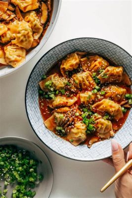  Shaoxing Wontons z aromatycznym bulionem i pikantnym sosem chili - Czy gotowość na kulinarny raj jest w tobie?